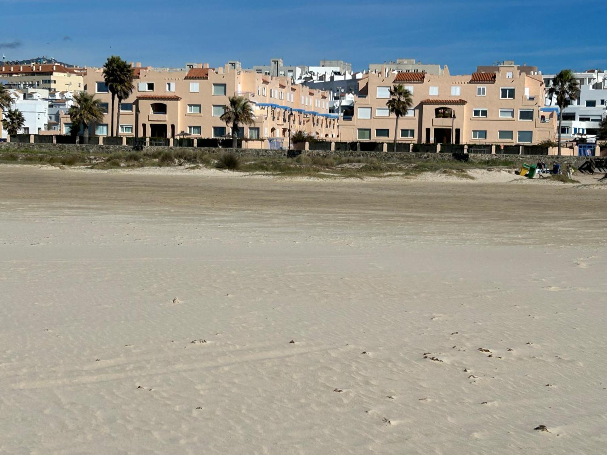 Lances En Primera Linea De Playa Con Piscina Apartment