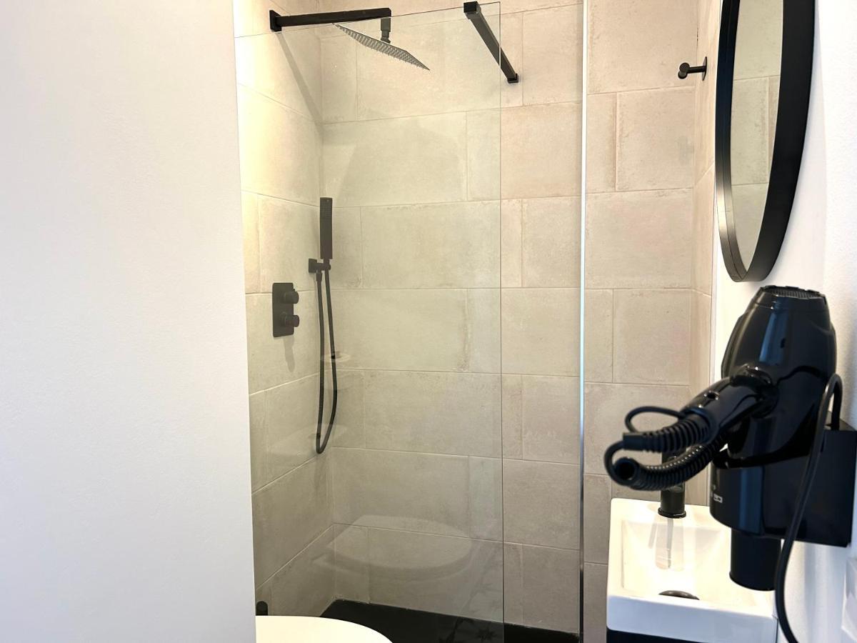 Lances En Primera Linea De Playa Con Piscina Apartamento